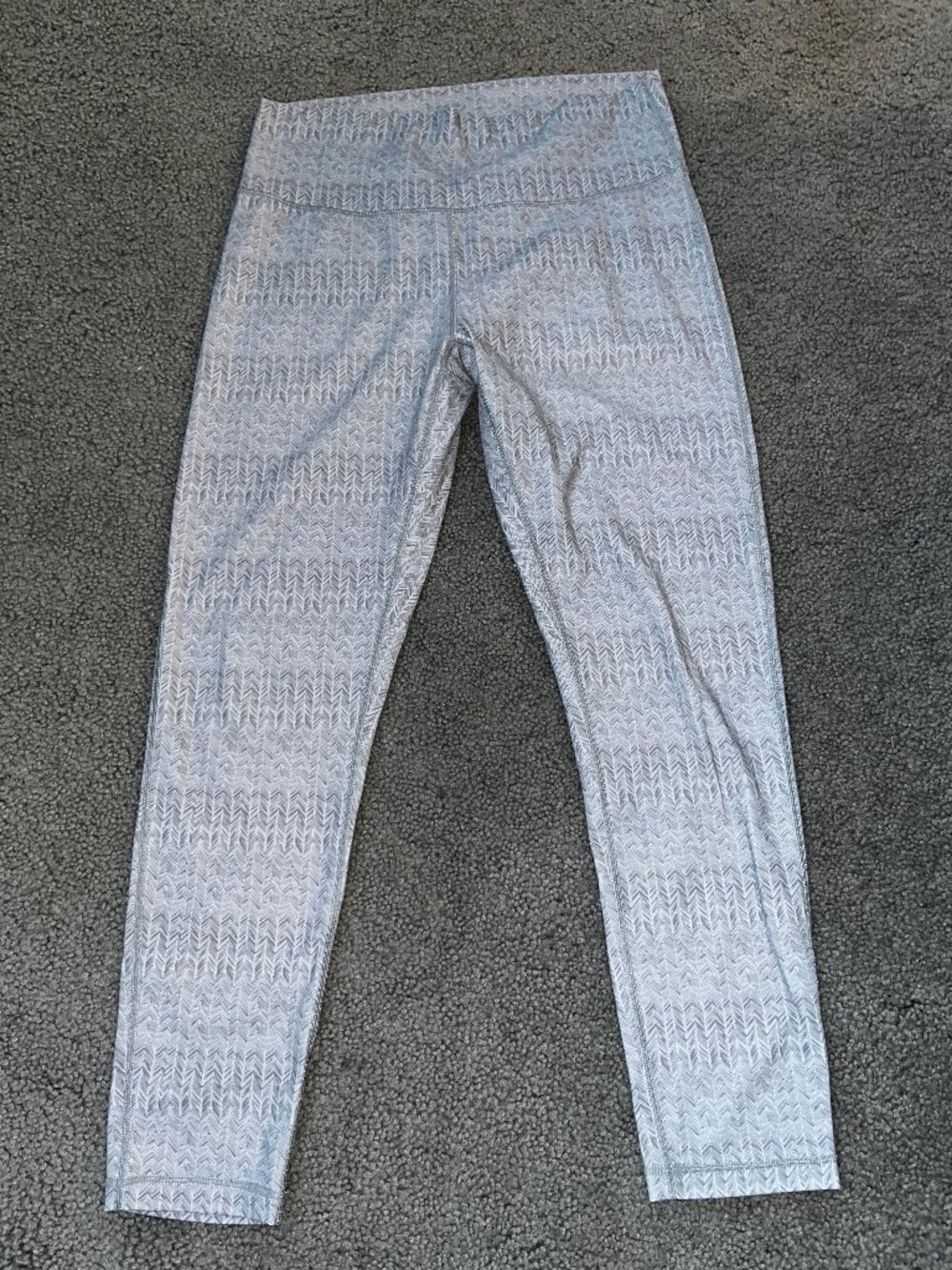 Vuori Daily Form BlissBlend High Rise Leggings Grey Chevron Pattern NWOT Size M